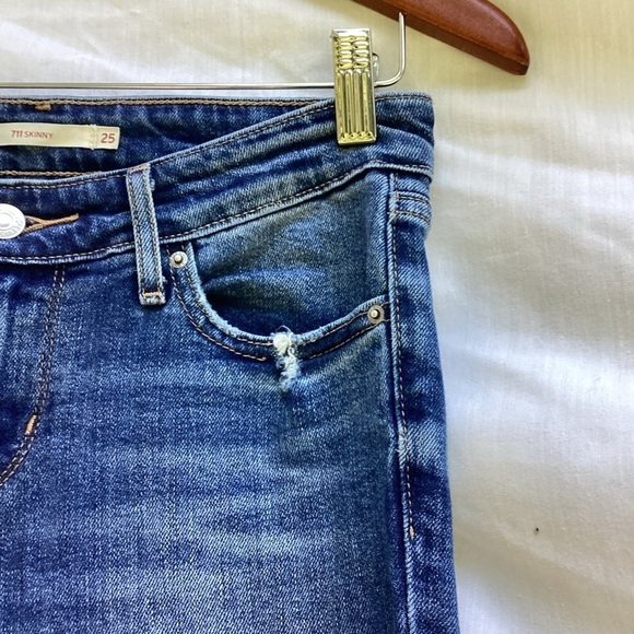 Levi  Strauss blue 711 skinny casual jeans, size 25 - Picture 4 of 8